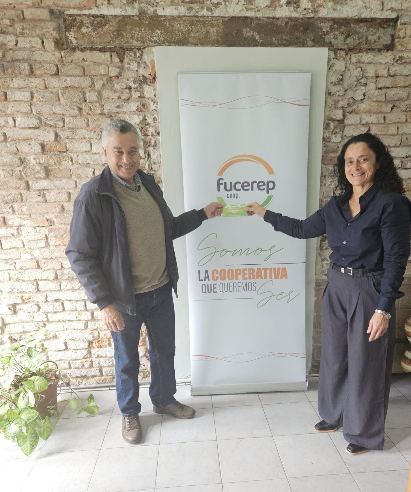 Ganador del premio órden de compra por $2.500 de Hogar de Supermercados Cotrans.