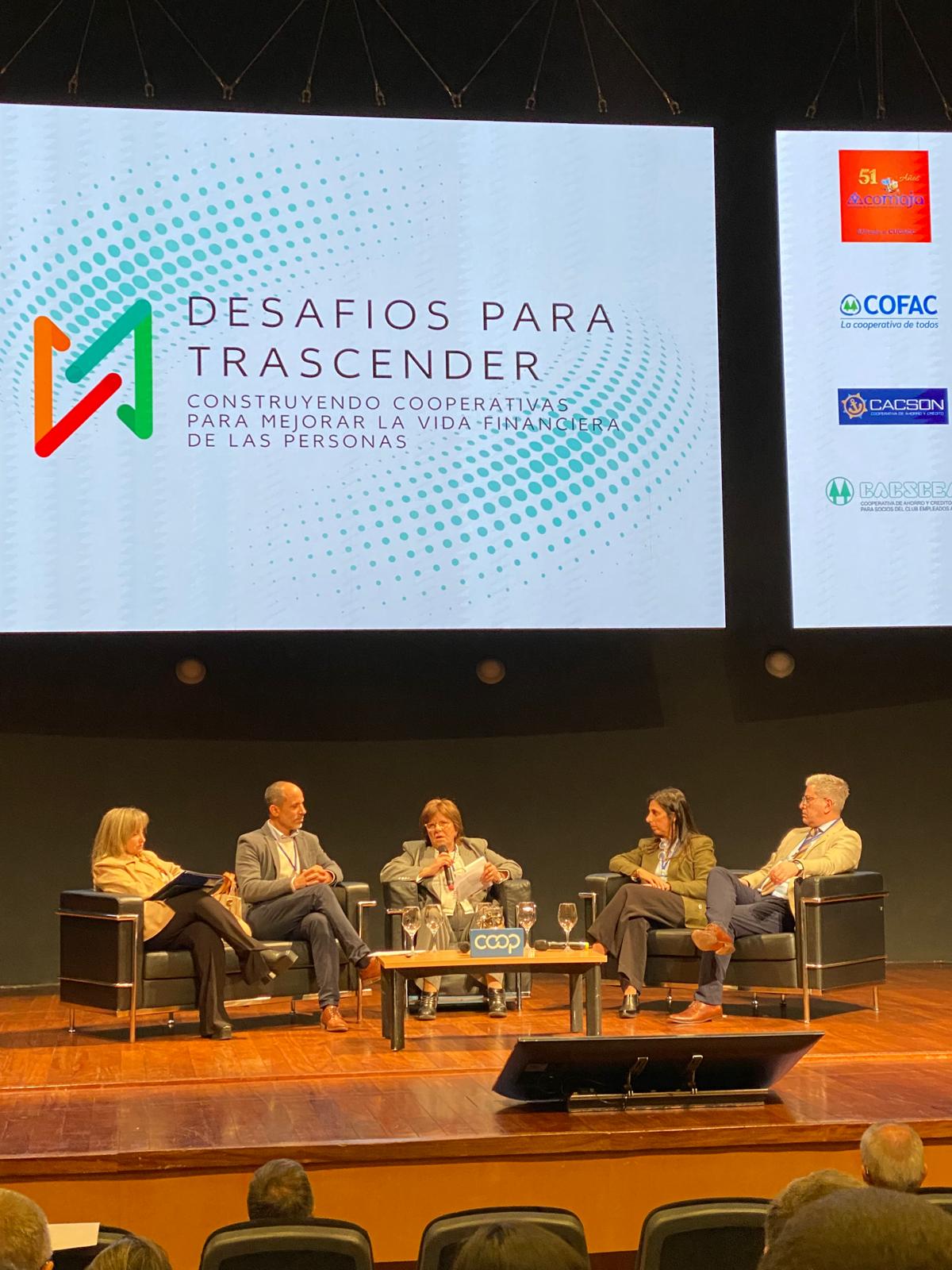 Seminario Desafíos para trascender: construyendo cooperativas para mejorar la vida financiera de las personas.